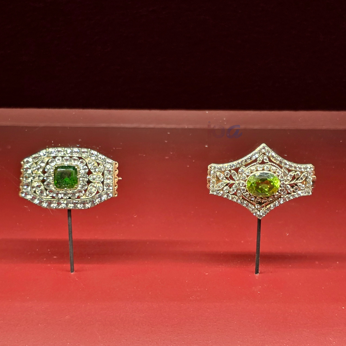 Броши с изумрудами, фото мое, ГИМ