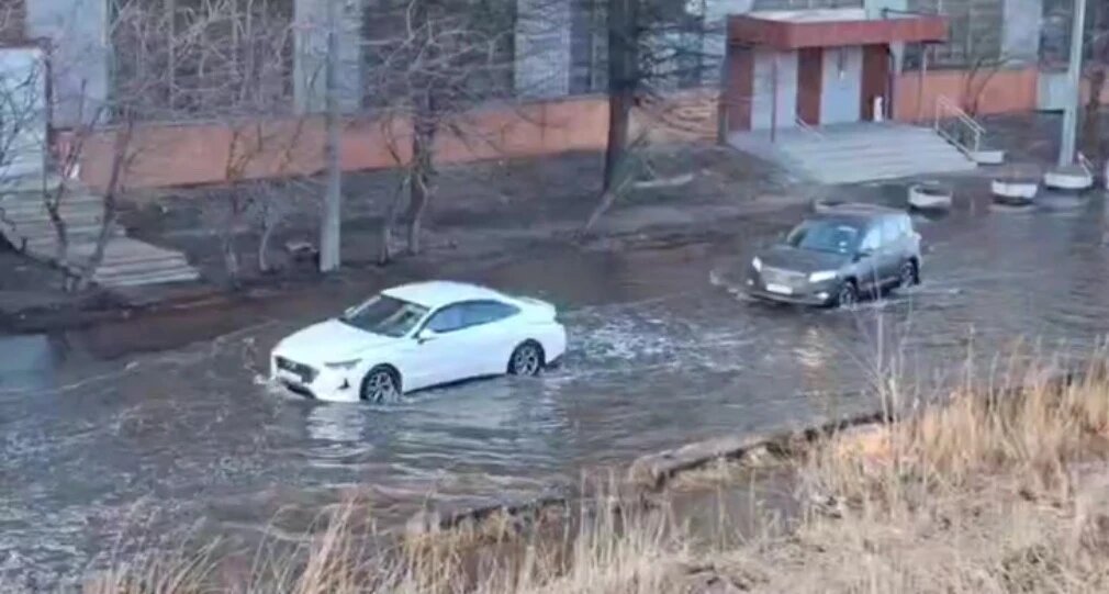    Фото: скриншот видео в телеграм-канале «Мегаполис | ДТП и ЧП | Санкт-Петербург | Питер»