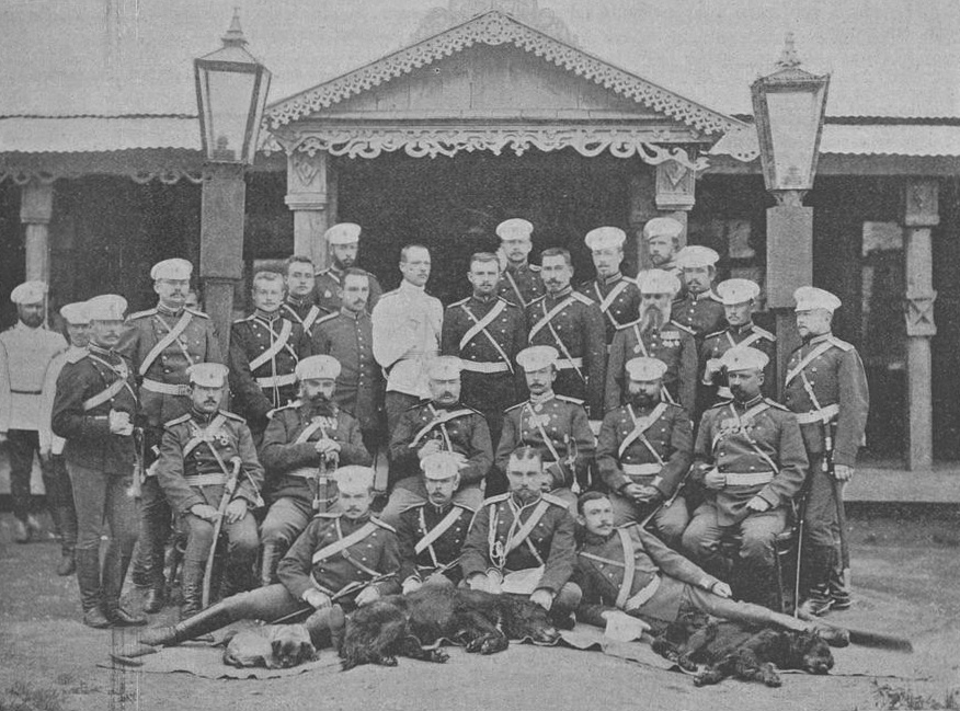 Офицеры Приморского драгунского полка в 1900 году