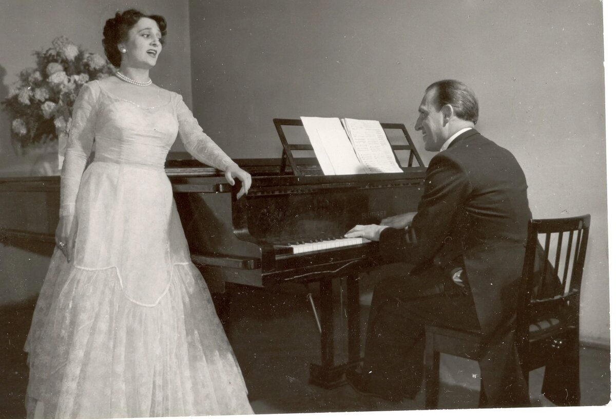 Зара Долуханова с Александром Ерохиным. Источник