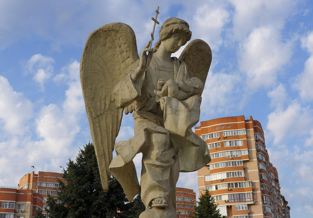 Мемориал "Памяти нерожденных в результате абортов младенцев".  Установлен на территории Храма Рождества Христова в гор. Краснодаре.