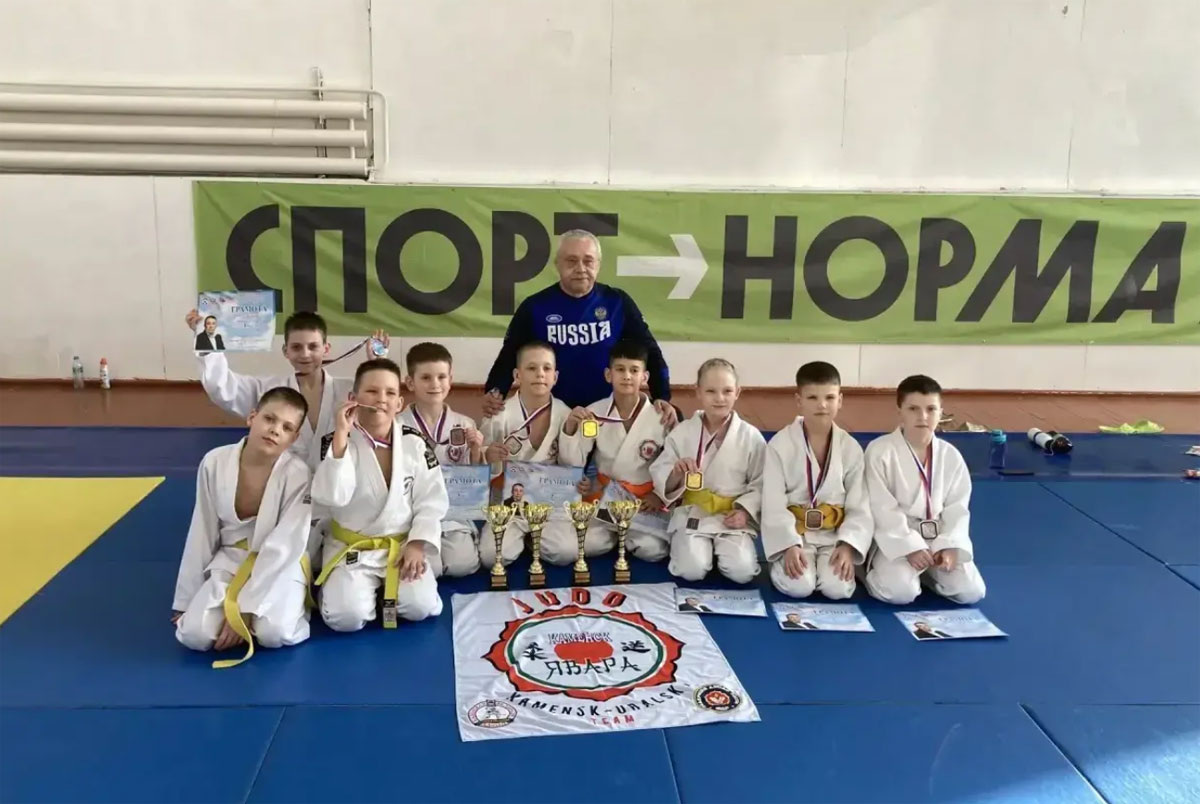    Юные дзюдоисты Каменска-Уральского завоевали восемь медалей на турнире в Сухом Логу