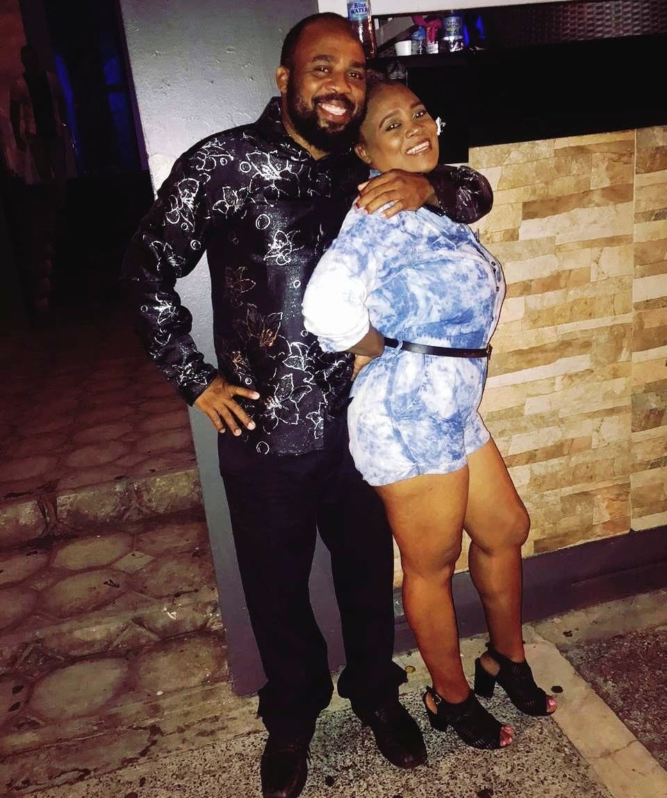 Тринидадская певица Джоанн Ричардсон-Спенсер, ну или просто Джо (Joann Richardson Spencer aka Jo) с любимым мужем - певцом по прозвищу Огненный Шар (Fireball)