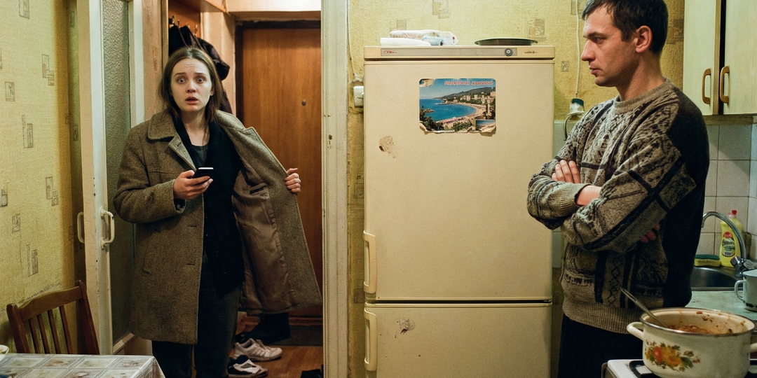 — Она ещё не успела познакомиться с моим отцом нормально, а уже прикидывает, что ей достанется после него, — побелела жена