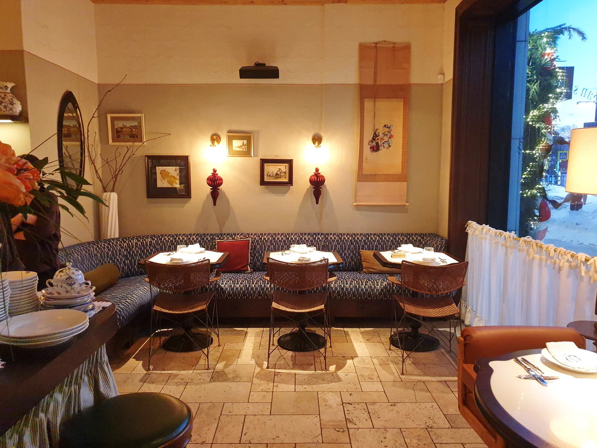 Общий вид зала ресторана-бистро "Анна"