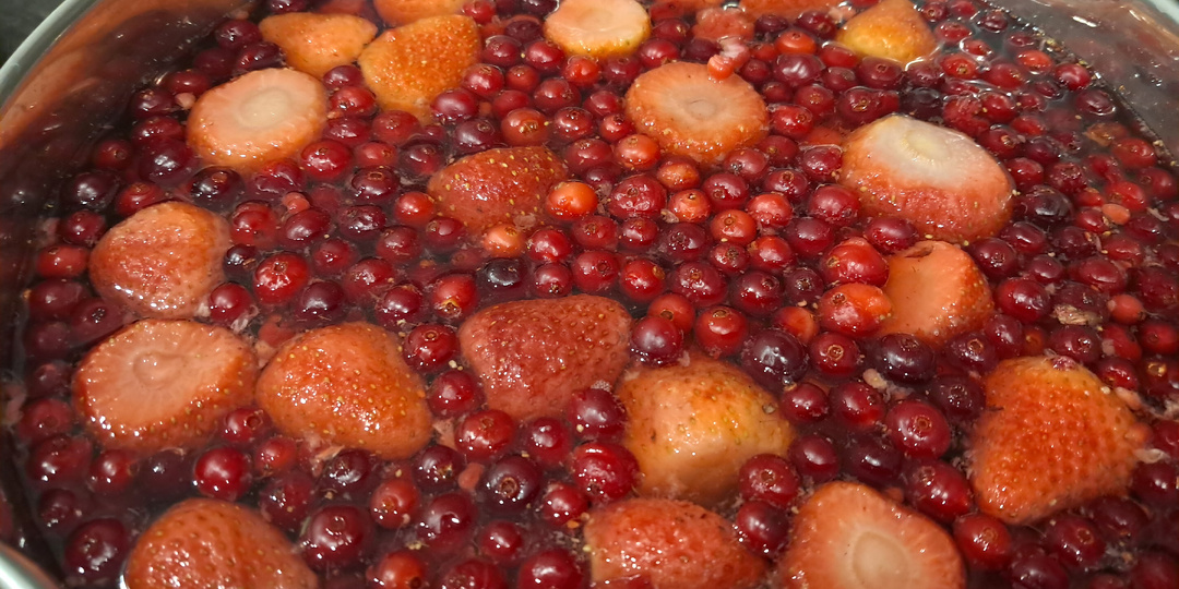 Нашла в морозилке 3 килограмма ягод: ресторанный морс за 15 минут