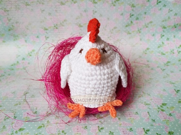 Курочка – украшение на яйцо, вяжем крючком