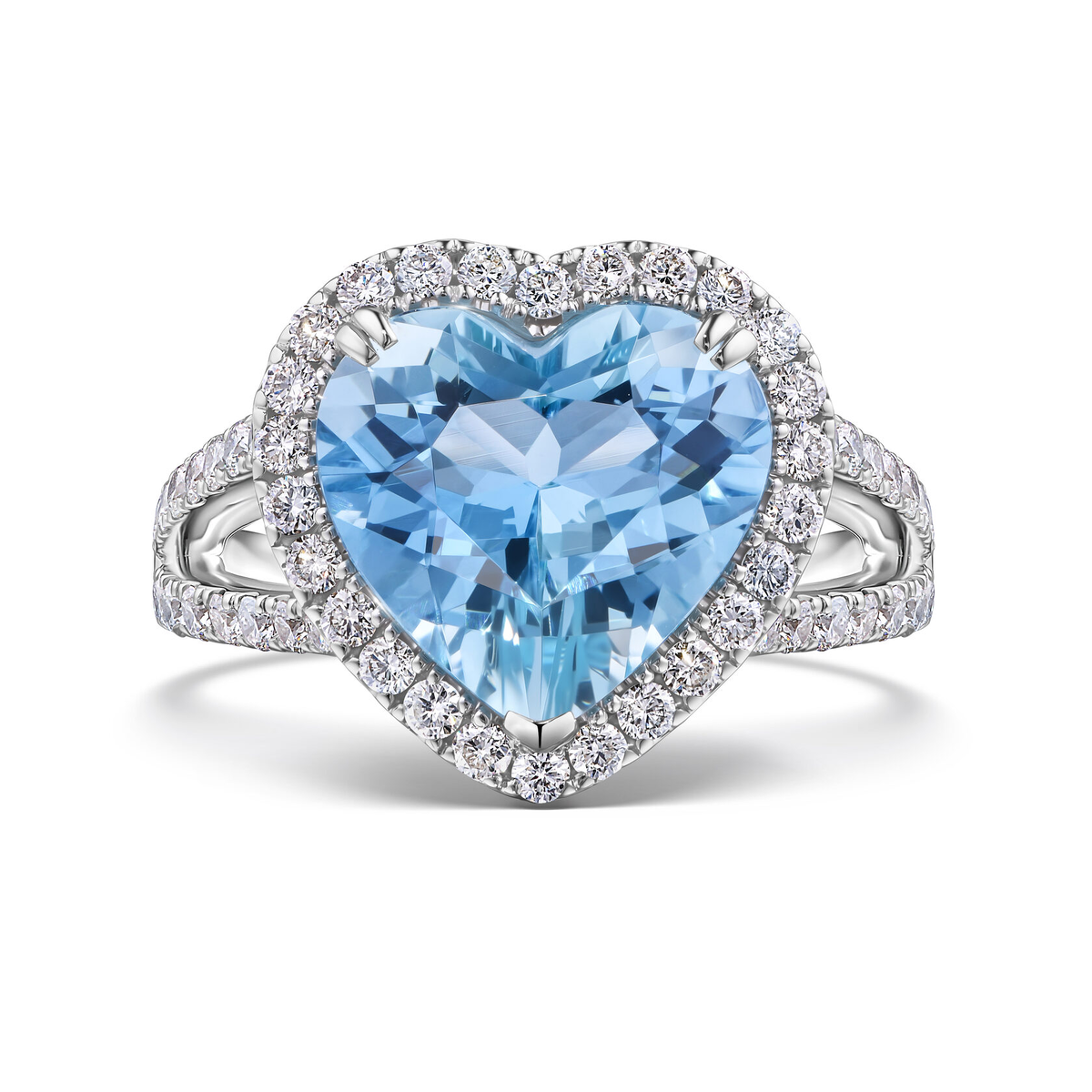 Кольцо из белого золота с аквамарином 4.13 ct и бриллиантами 0.74 ct
