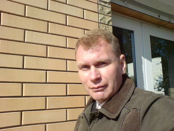 Написала мужчине (55) на СЗ первая. 40 минут лёгкого разговора. После я заплатила за свой кофе,и он произнёс фразу, от которой вечер треснул