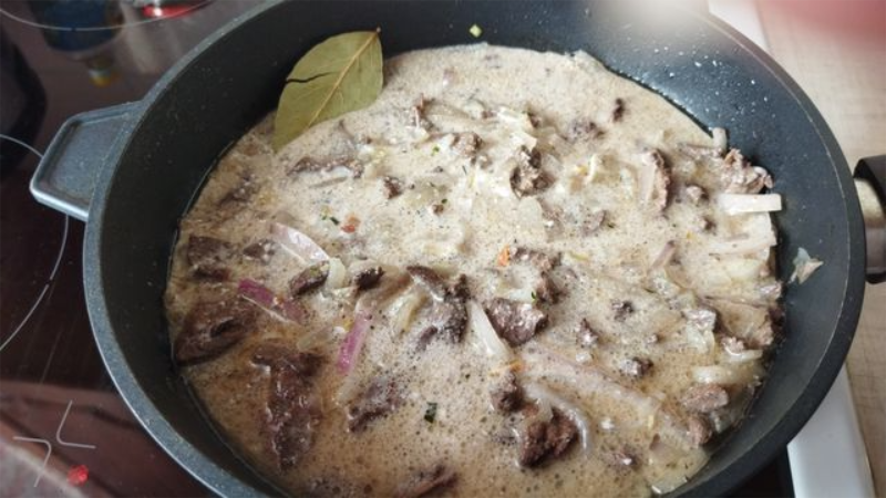 Куриная печень в сметане