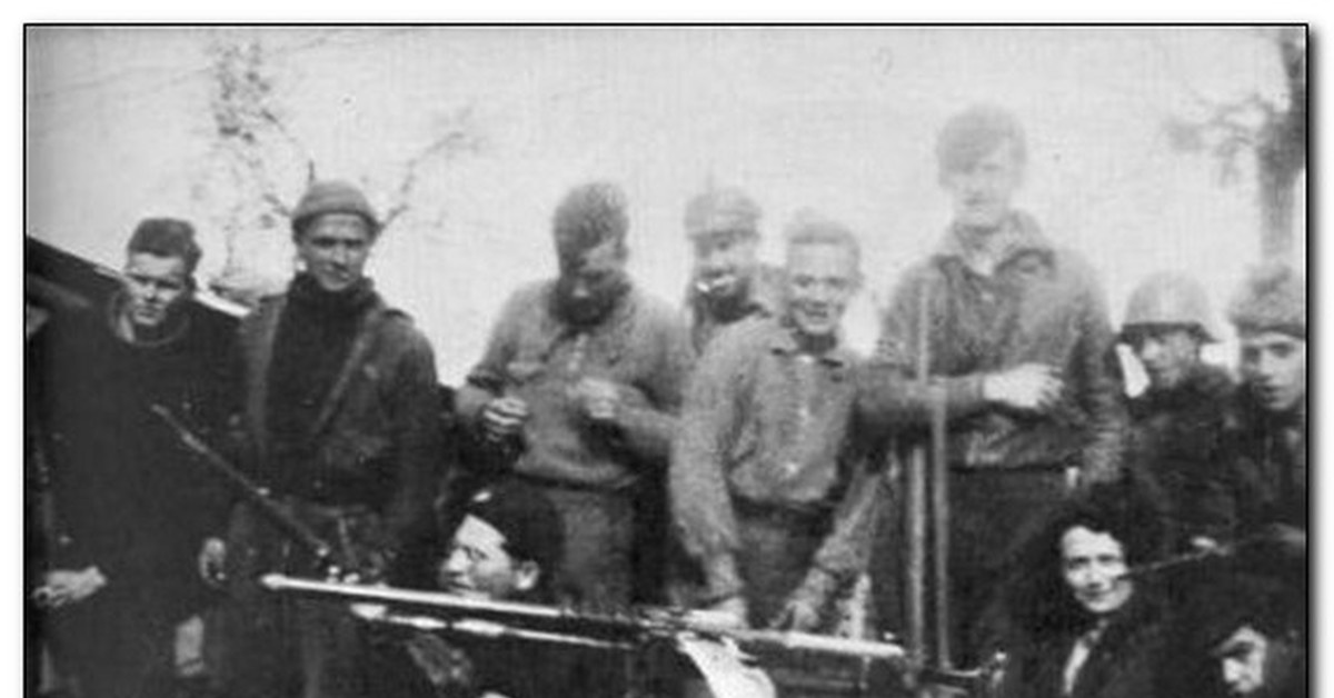 Д. Оруэлл возвышается на фото, 1937, Вспоминая о войне в Испании