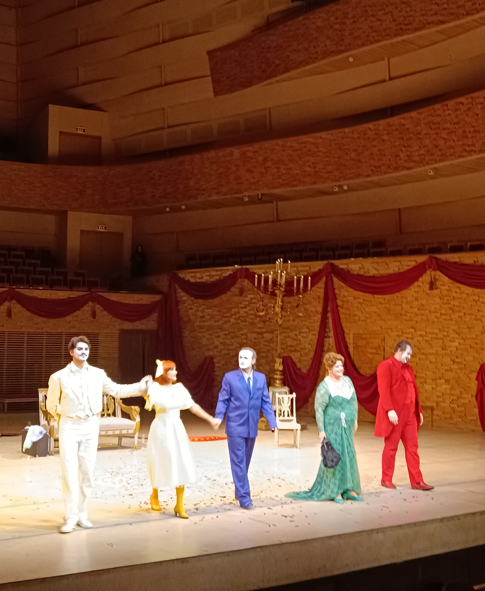 Звучат аплодисменты и Браво,Браво!!!