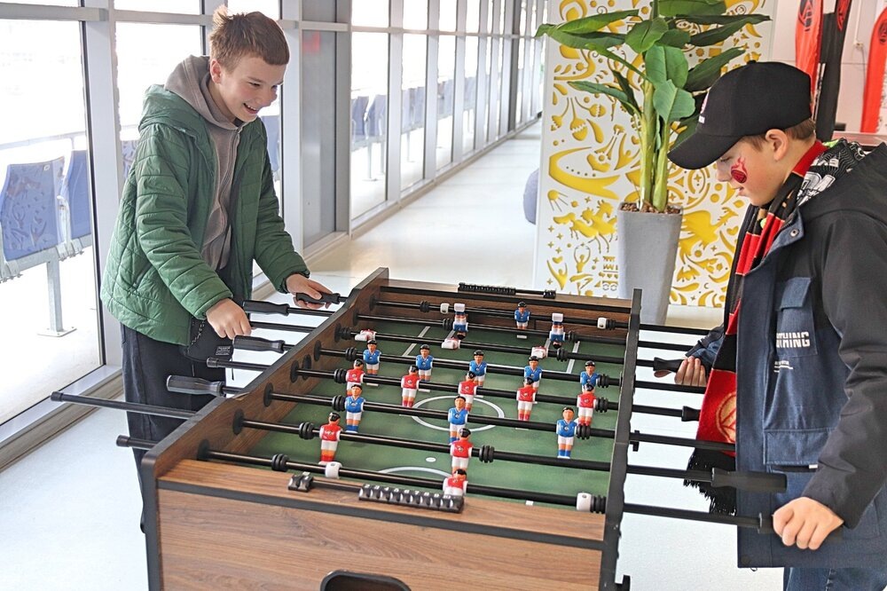 Настольные футбол очень занимателен для любого неравнодушного к матчам болельщика.