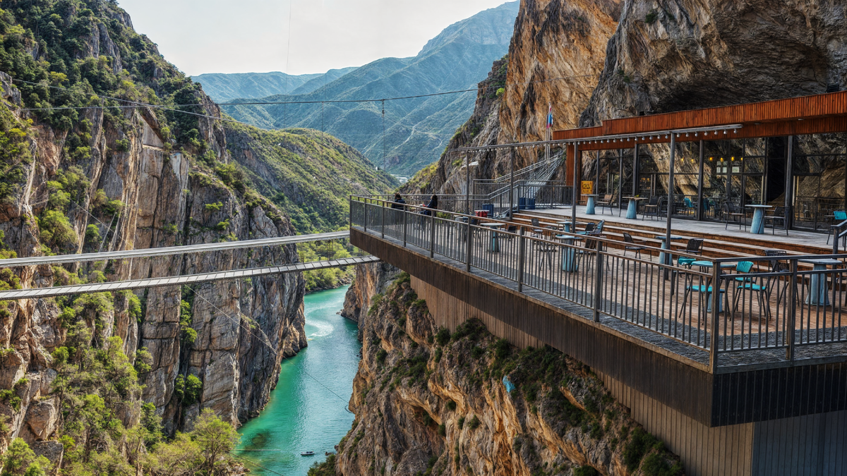Площадка для зрителей в Сулакском каньоне, Дагестан. Мультимедийный спектакль "Великаны Дагестана"