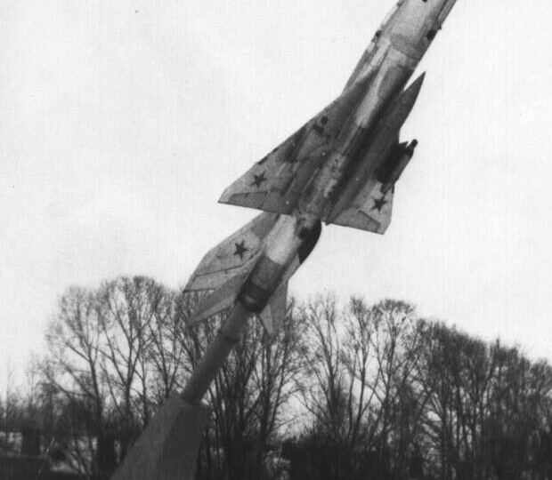 Тогда ещё ротные и комбаты были из участников ВОВ