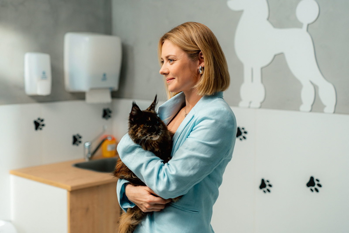 Карина Разумовская хороша. Это как эксперимент над собой после сложной роли в психологической "Трассе".