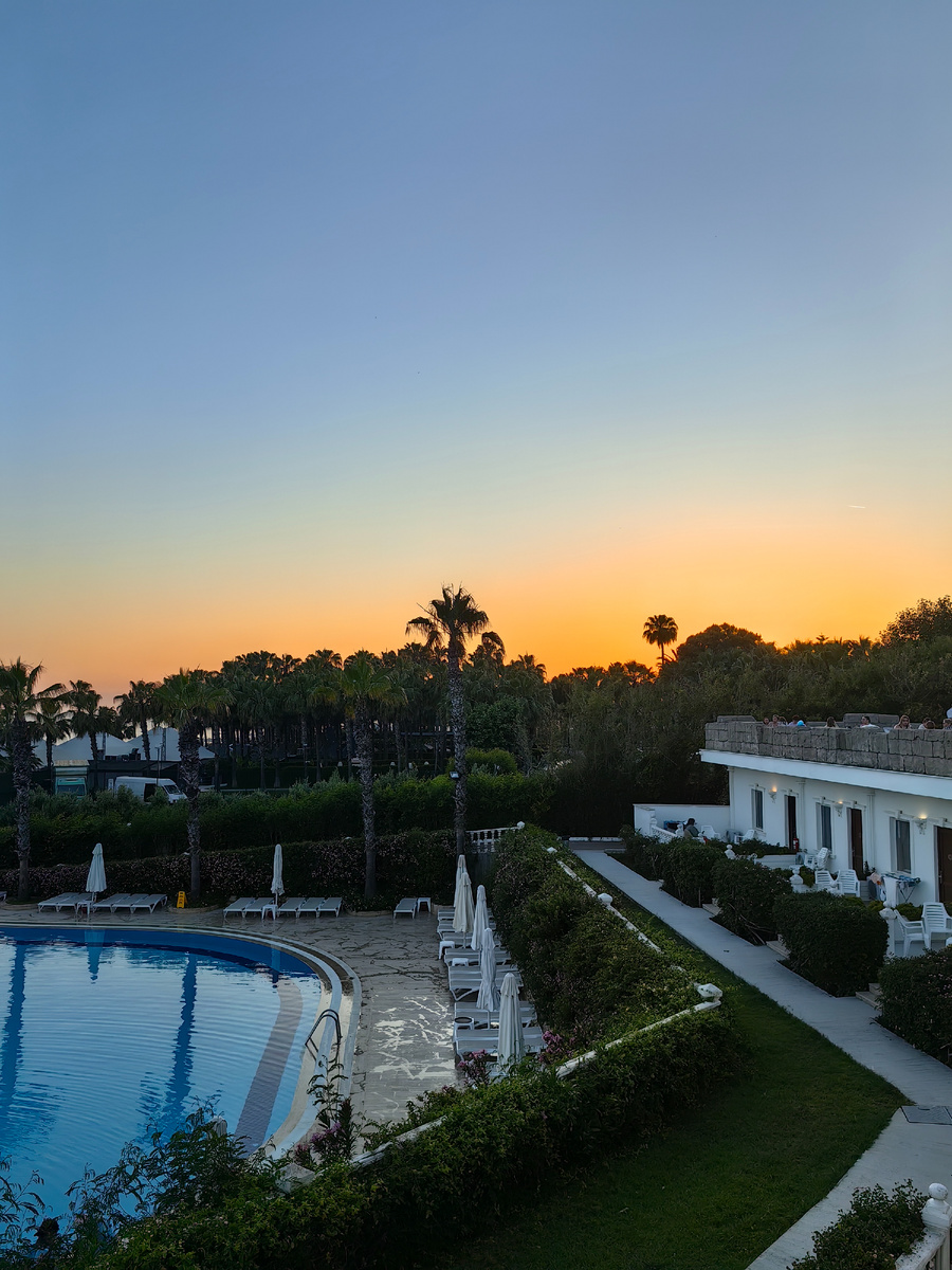 Закат в отеле Cesars Resorts Side 5*