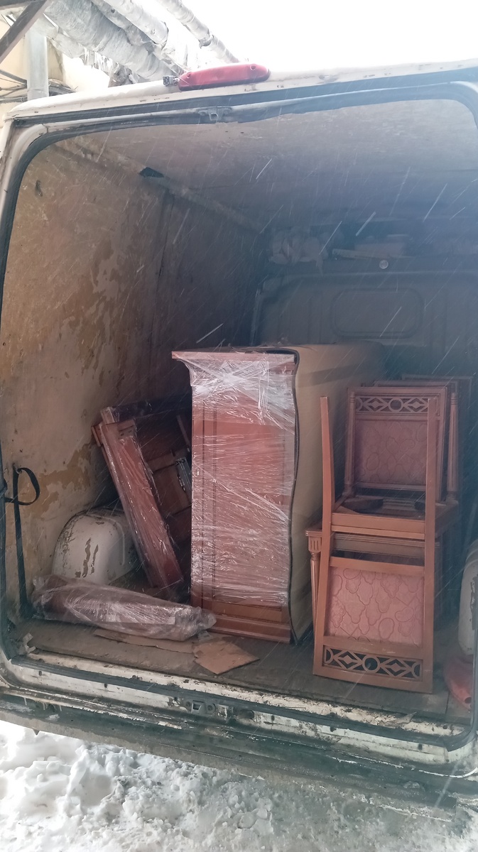 Гарнитур, приехавший на реставрацию