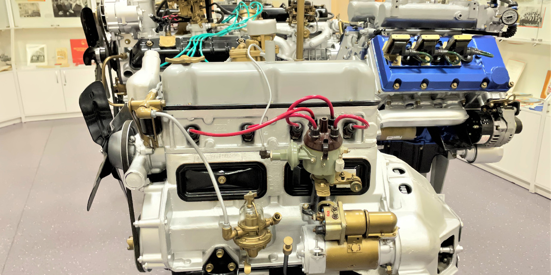 Бензиновые двигатели с алюминиевым блоком. История серий разработки для ГАЗ-13 «Чайка» до производства двигателей ЗМЗ и УМЗ на Газель и УАЗ