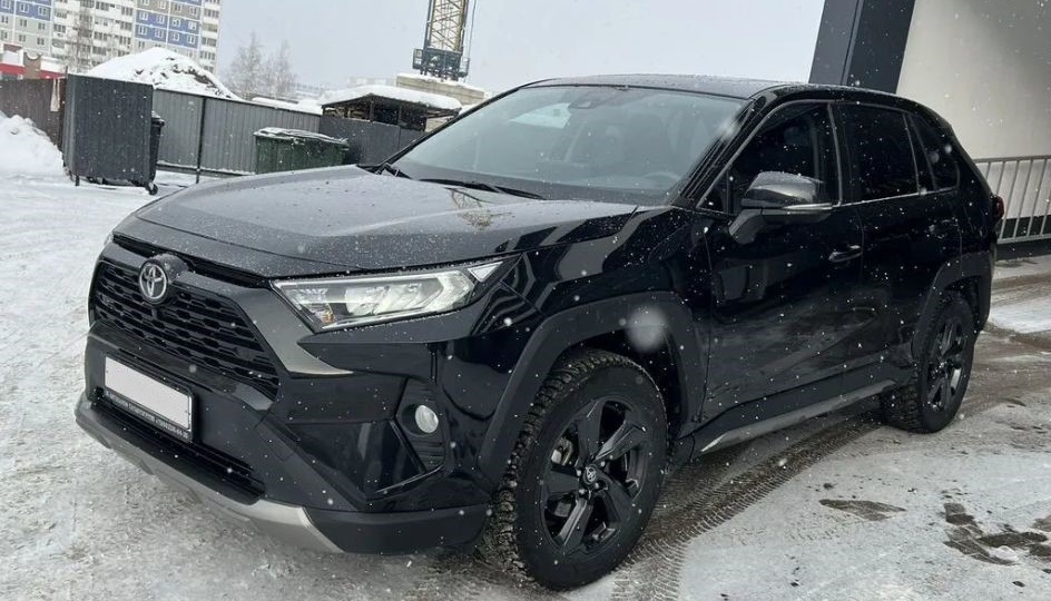 Toyota RAV4 или Geely Monjaro: кто разорил владельца за первый год? Посчитали расходы - разница оказалась неожиданной