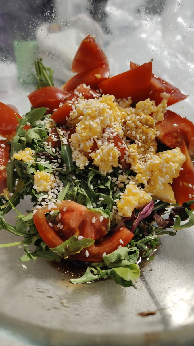 Салат и яйцо