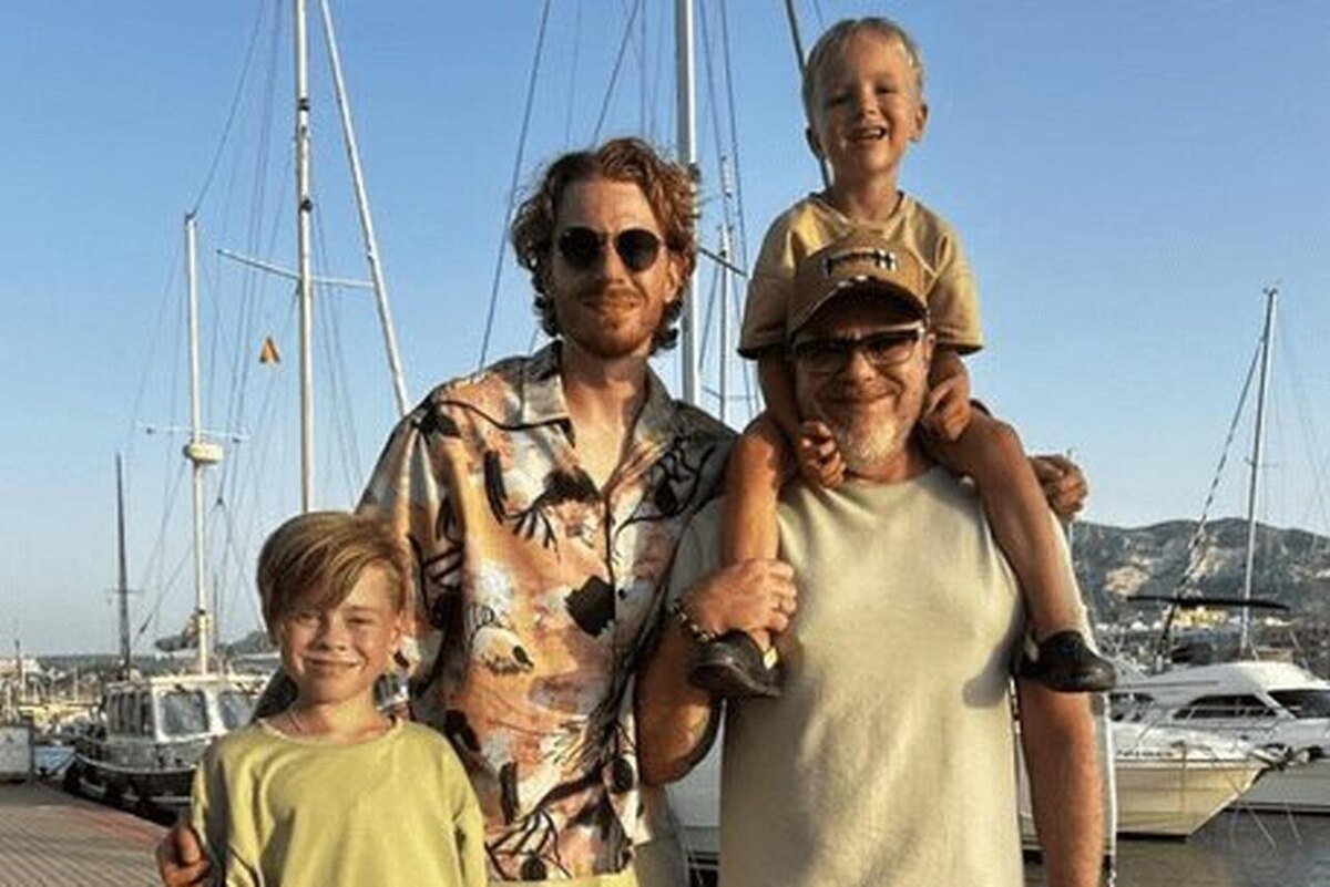    Владимир Пресняков с сыновьями Социальные сети