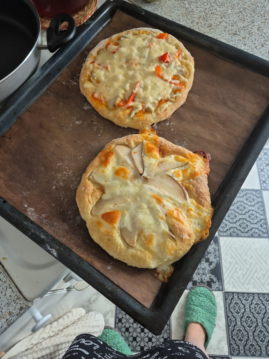 Вот пиццы на творожном тесте