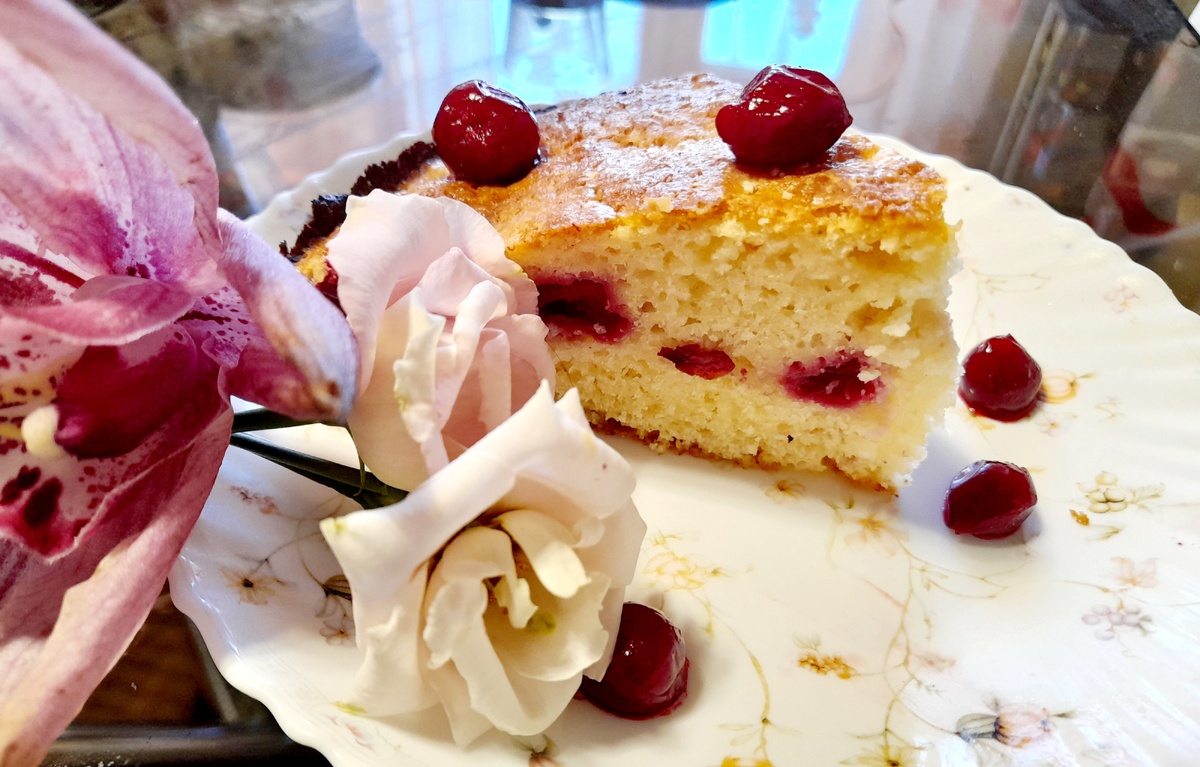 Манник с вишней