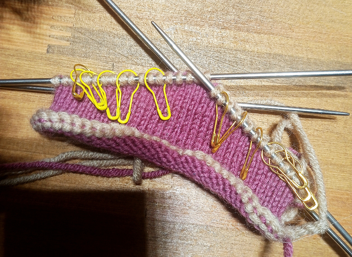 Каждая петля разворота отмечена маркером. Я моем случае я отметил 6 петель разворота. Но немного перестарался. Нужно было повесить только пять маркеров. Последний маркер ( в самой высокой точке) отмечать не нужно, так как здесь петли разворота не будет. Петля разворота находится за маркером. 