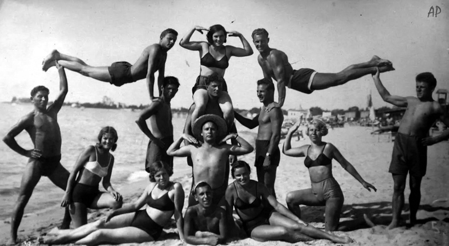 Гимнастическая пирамида в Крыму