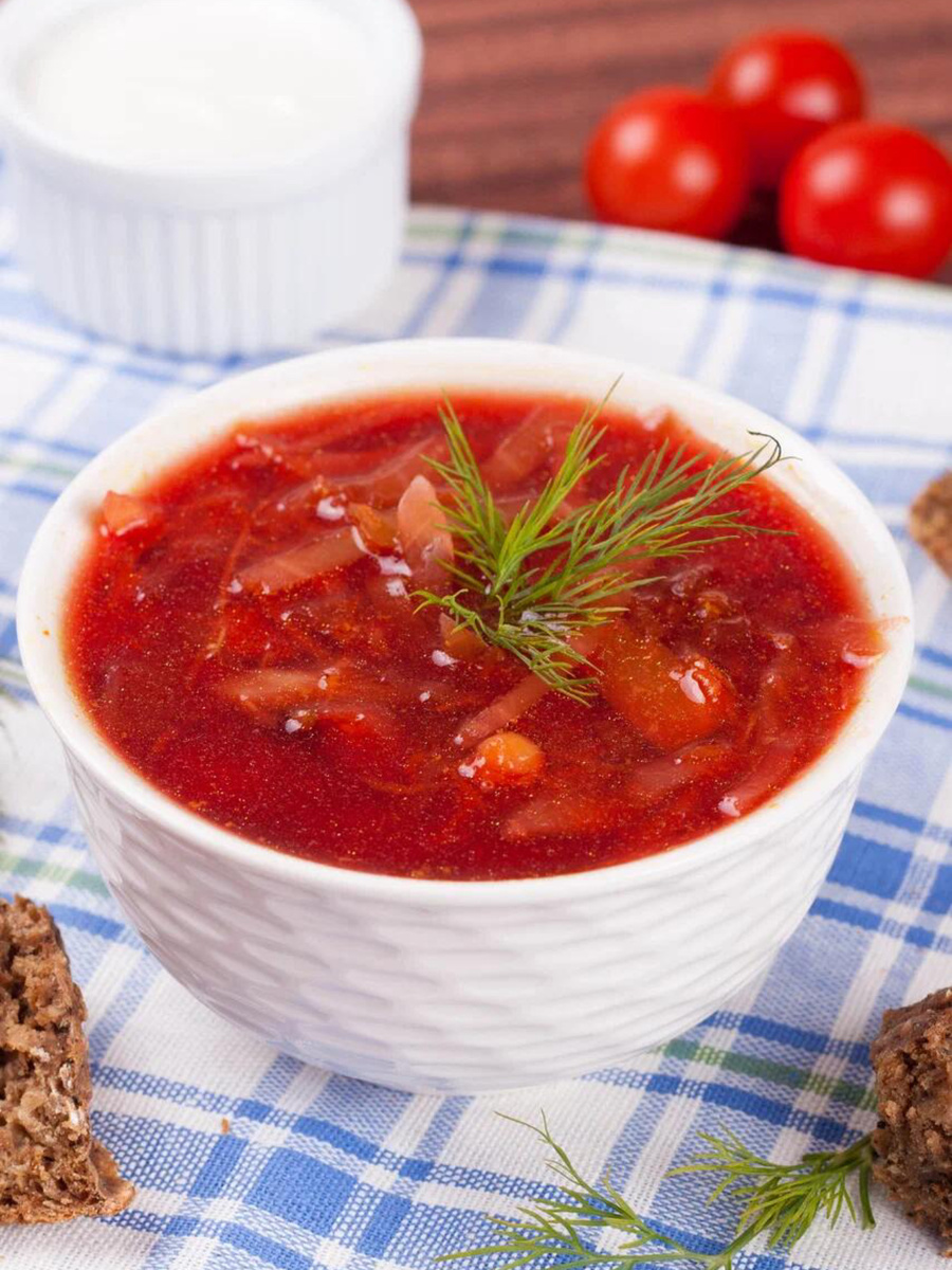 В моем детстве чаще всего в холодильнике был борщ