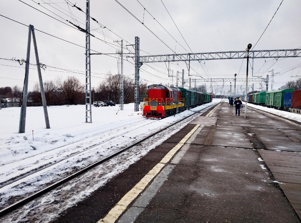 Маневровый тепловоз ЧМЭ3 на ст. Бронницы в 2026 г, фото автора