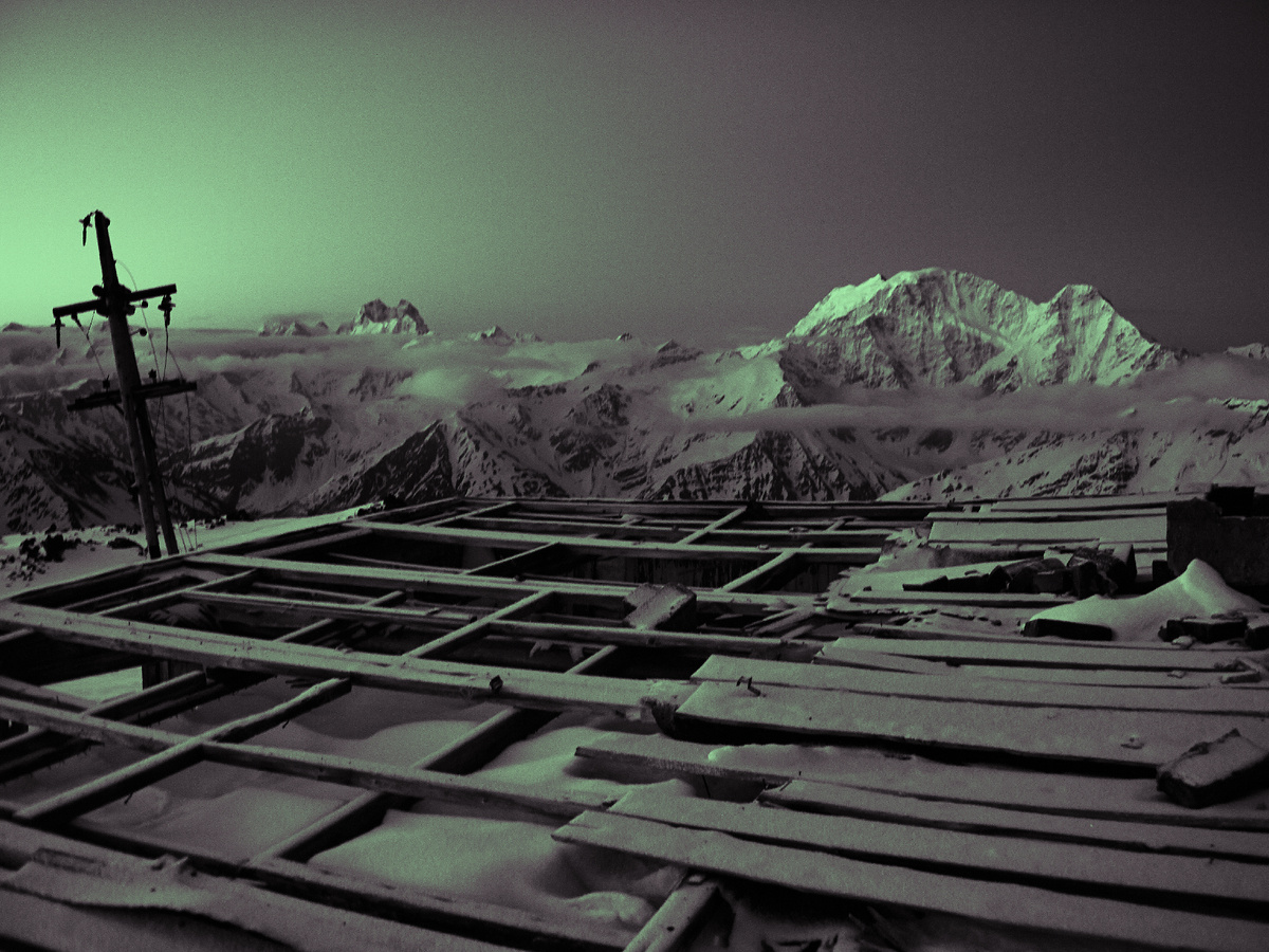 Ледовая база 3900, дом физиологов.