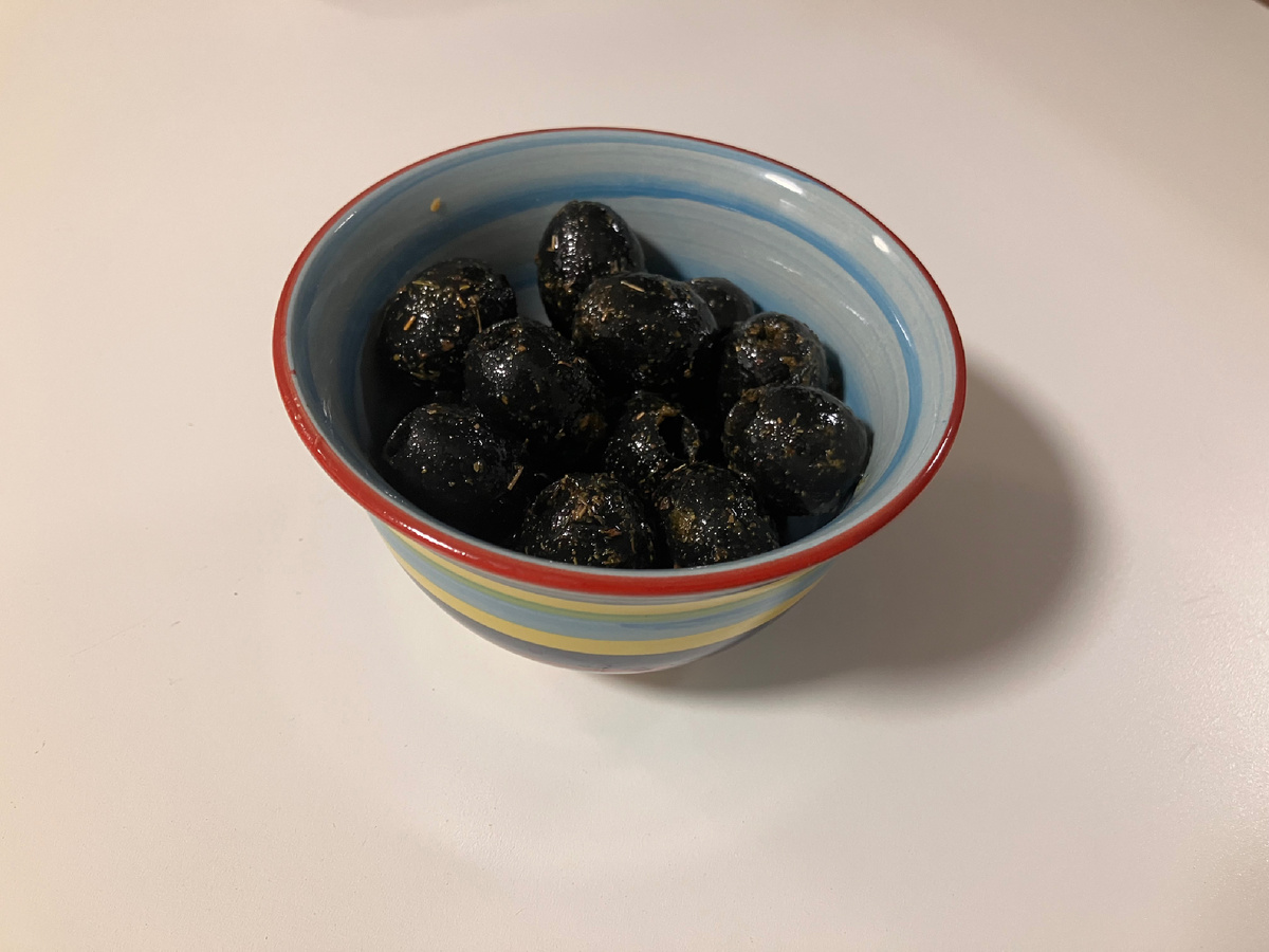 Маслины в пряных специях на закуску