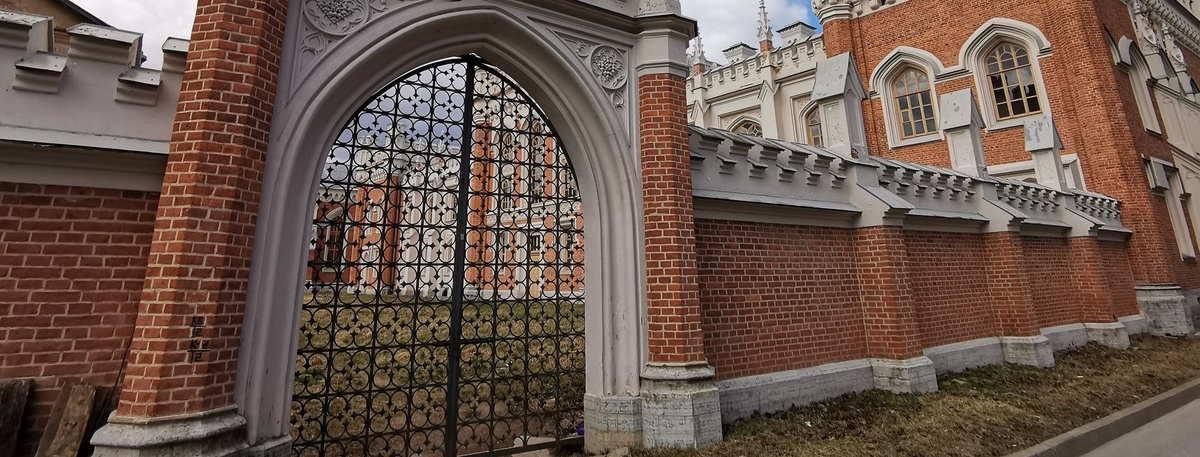    Императорские (Готические) конюшни в Петергофе вмещали 328 лошадей Автор фото: Helen198/ shutterstock/ FOTODOM