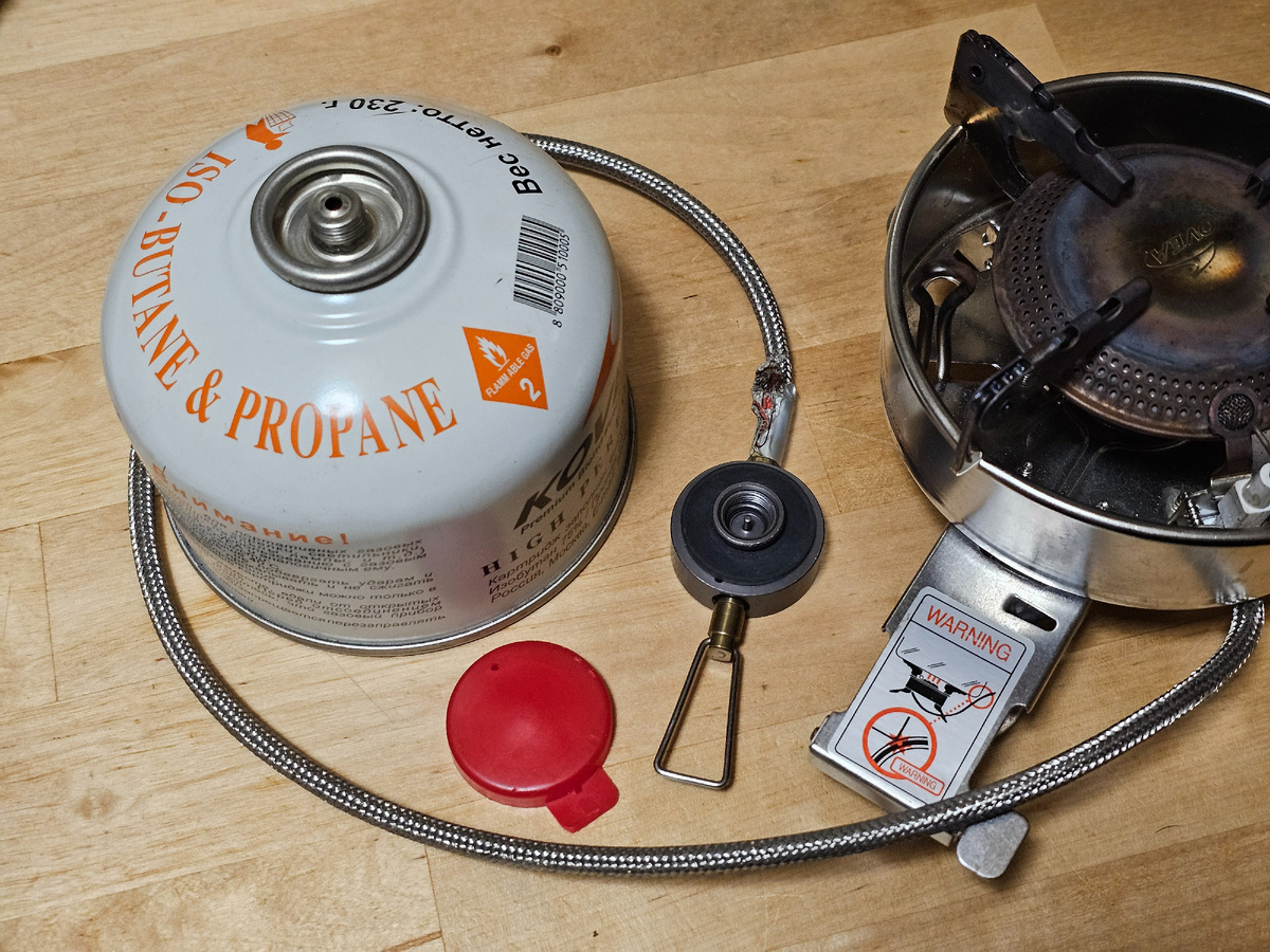 Резьбовой баллон и горелка под него.