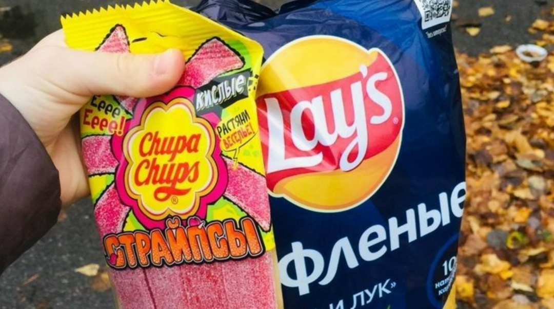 Чаще всего это были чипсы, мармелад и шоколадки.