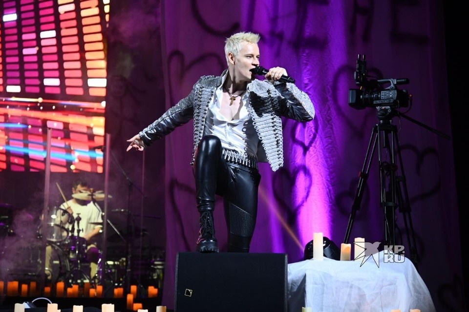    SHAMAN устроил целое шоу для зрителей Ольга ЮШКОВА