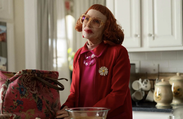    Эми Мэдиган. Кадр из сериала «Орудия» (Weapons)