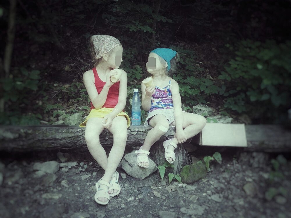    Алина с сестрой. Фото: соцсети