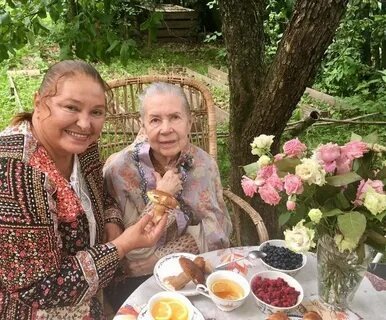 Фото из интернета. Инна Макарова с дочерью.