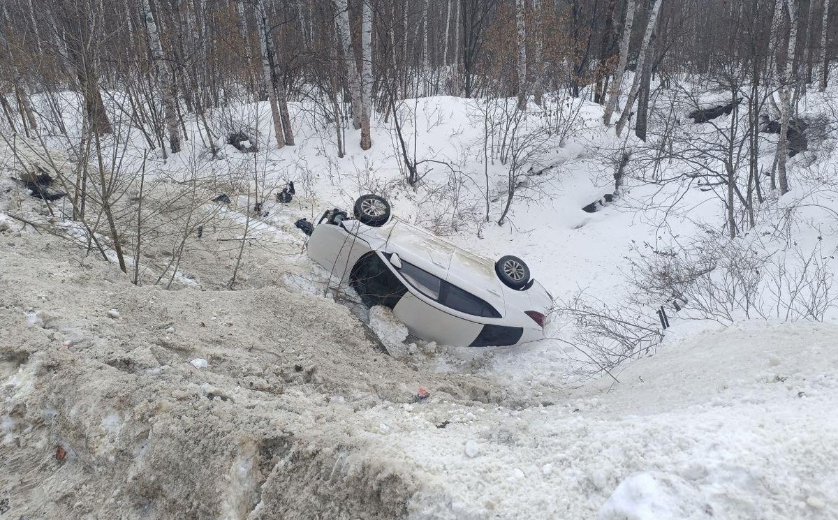    Четверо детей пострадали в перевернувшейся машине в ДТП в Хабаровском крае