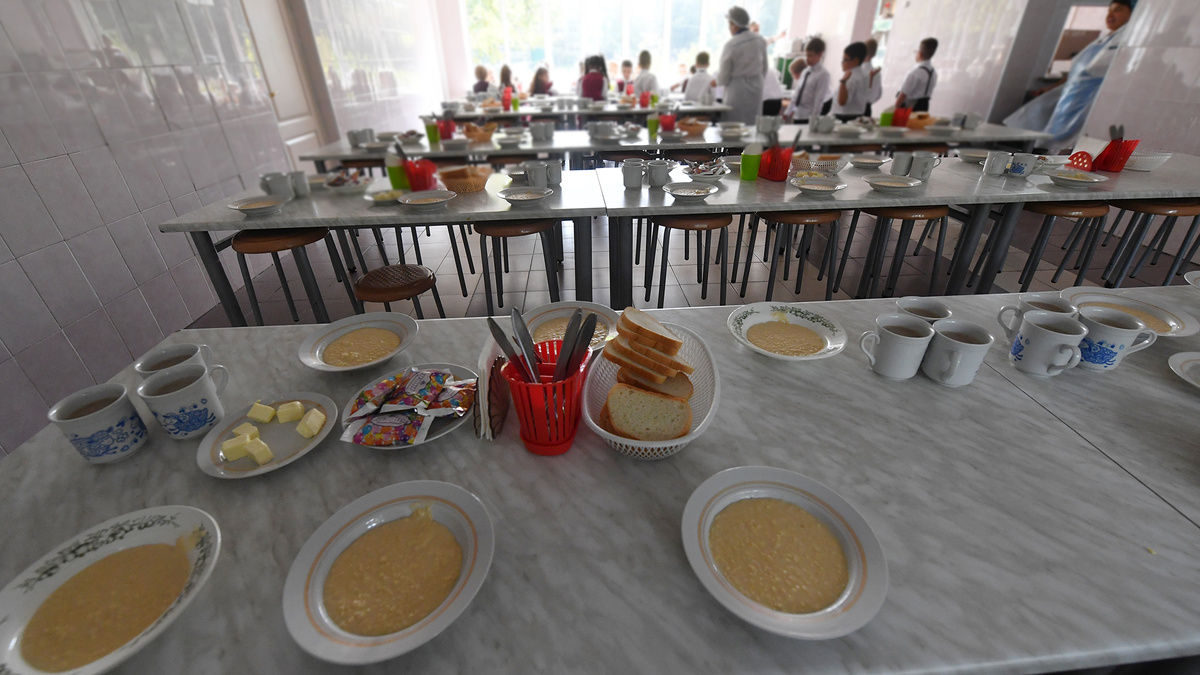    Школьная столовая еда обед школа дети ученики питание GLP