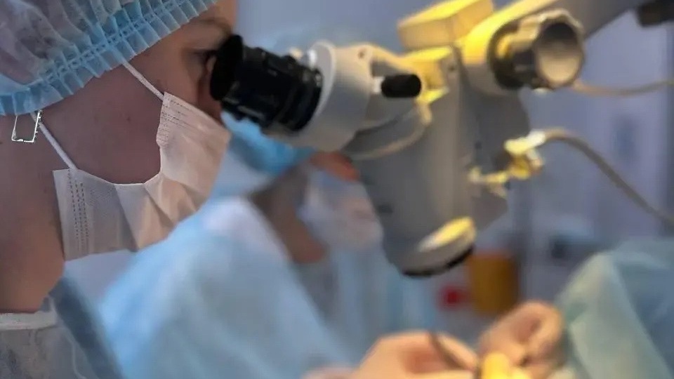 Приморские офтальмологи борются за зрение малыша с ножевым ранением глаза