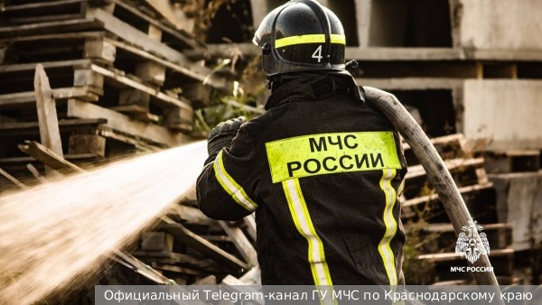     Фото: Официальный Telegram-канал ГУ МЧС по Краснодарскому краю   
 Текст: Антон Антонов