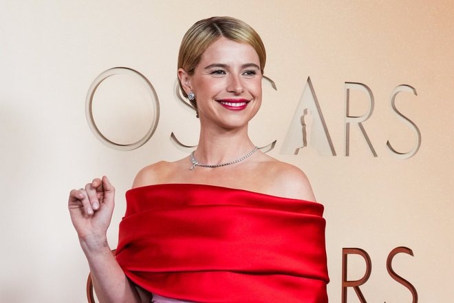 Фото Джесси Бакли на церемонии вручения кинопремии Оскар 2026 г.