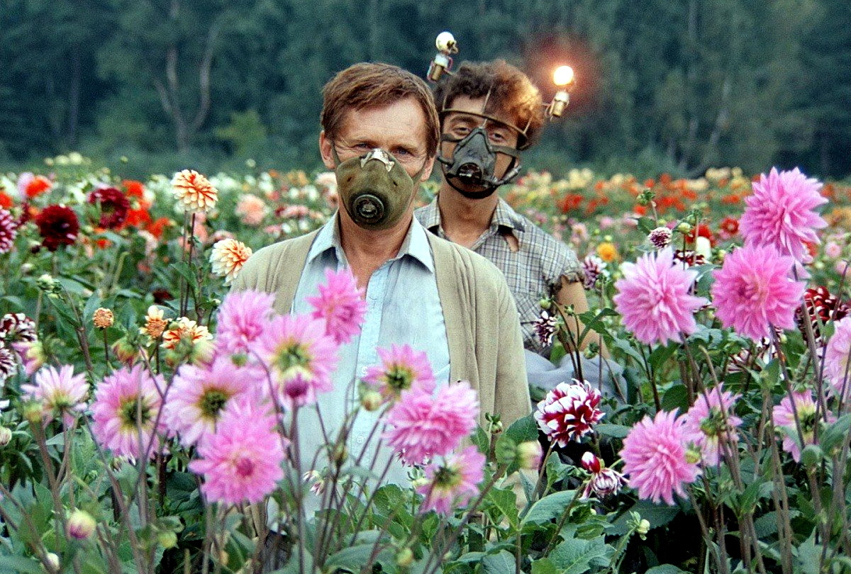 Сейчас сниму маску и надышу вам тут