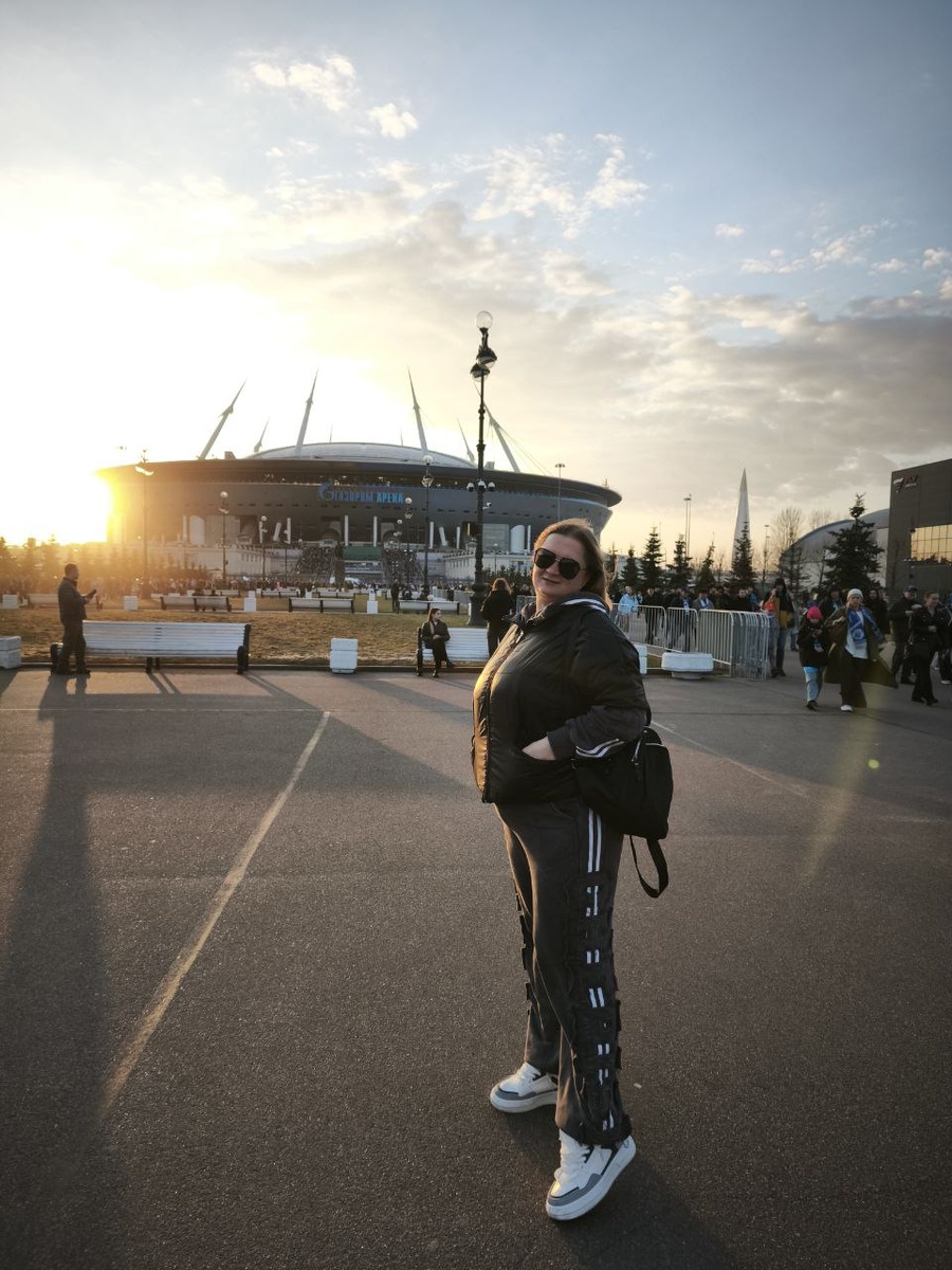Фото у стадиона 
