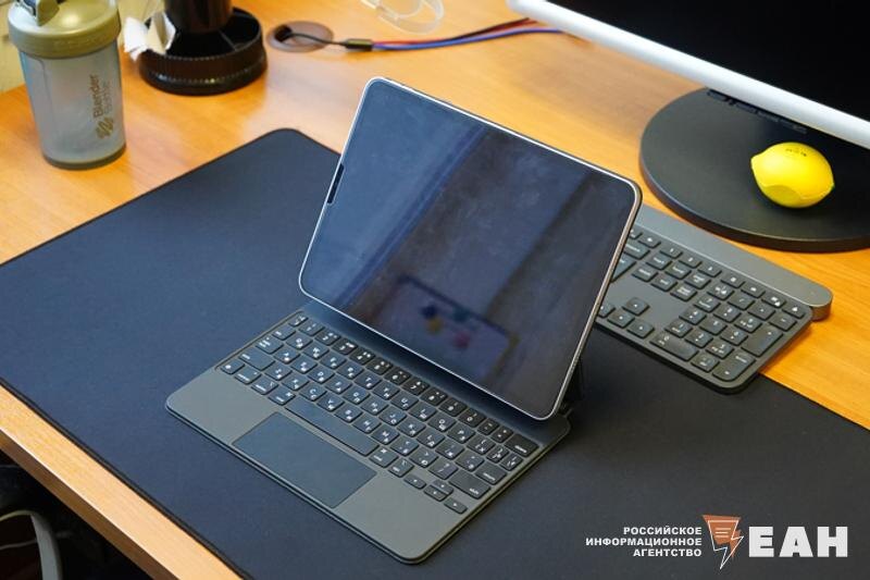    Фото ЕАН / Ноутбук на столе