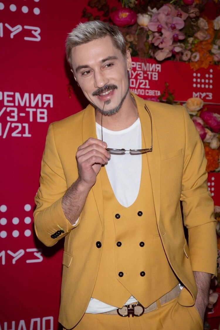 Дима Билан на ковровой дорожке премии «МУЗ-ТВ 20/21. Начало Света»📷
